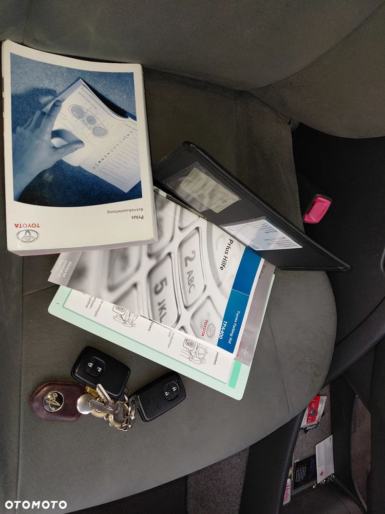 Toyota Prius 1.8 HSD Prestige - 17