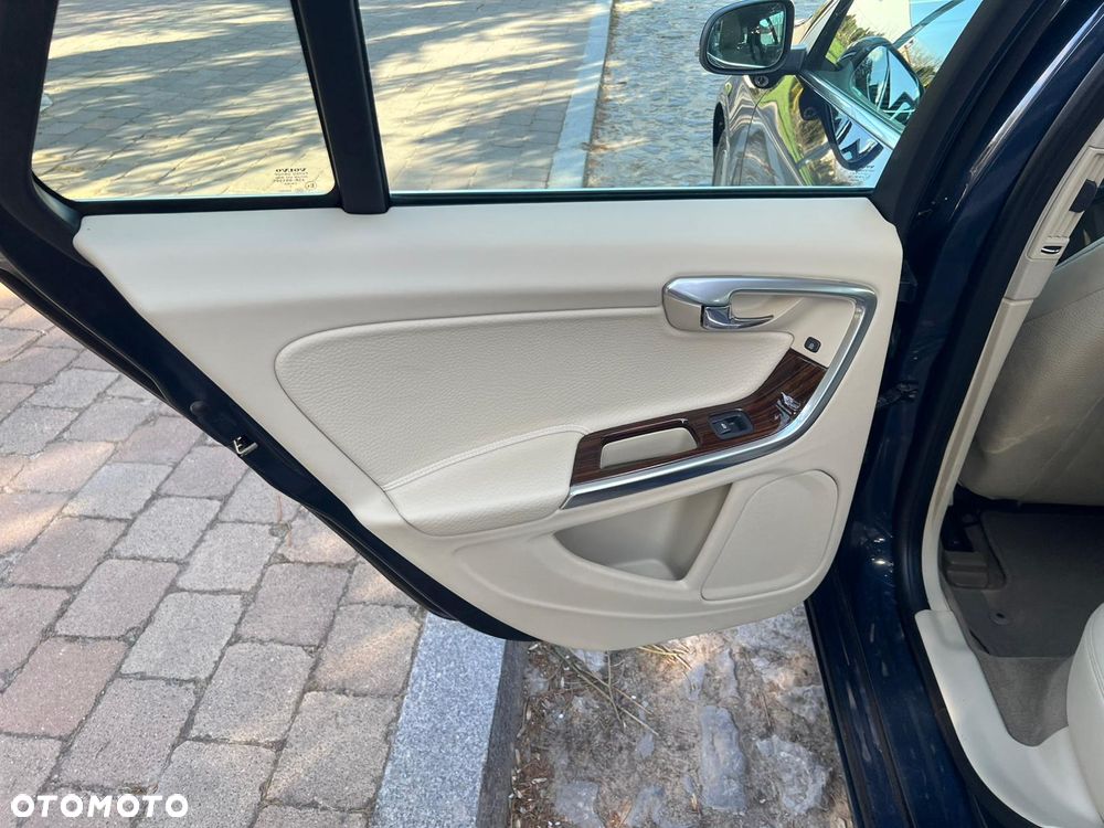 Volvo V60 T4 Summum - 29