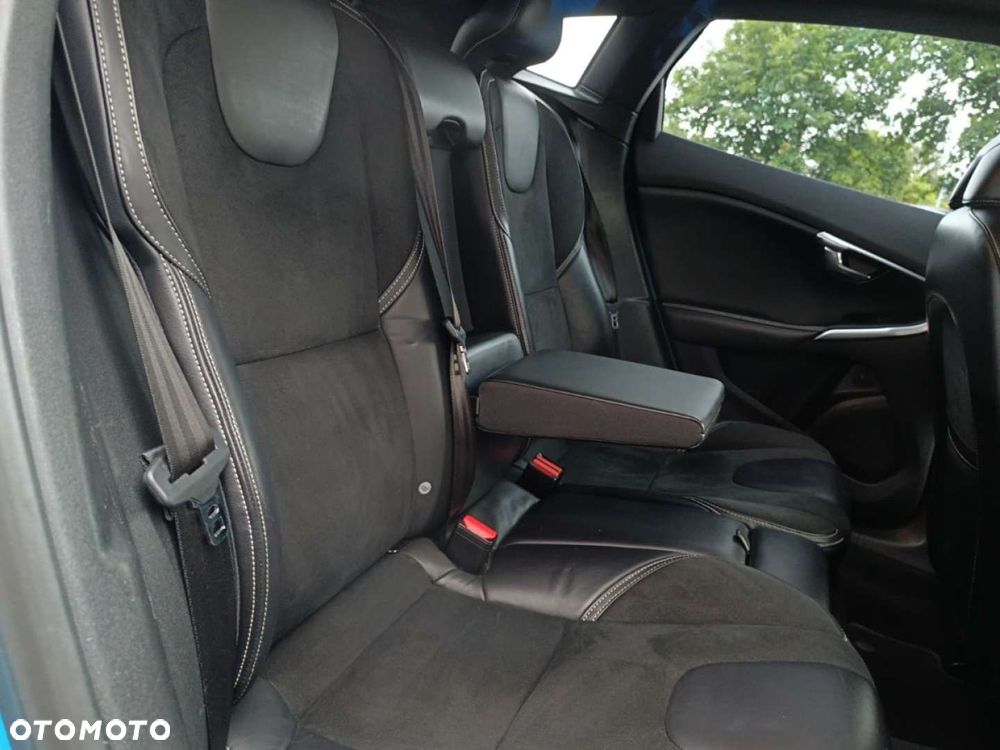 Volvo V40 - 24