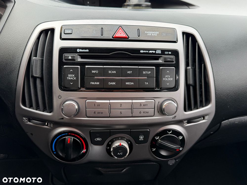 Hyundai i20 1.2 Fifa World Cup Edition - 34