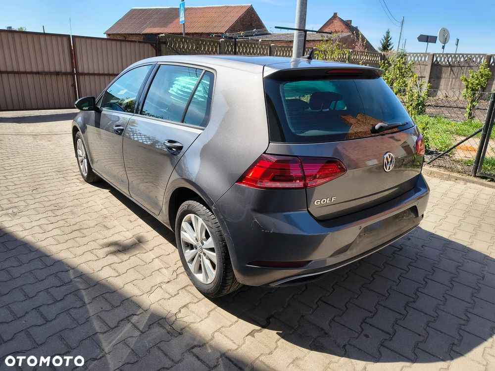 Volkswagen Golf - 10