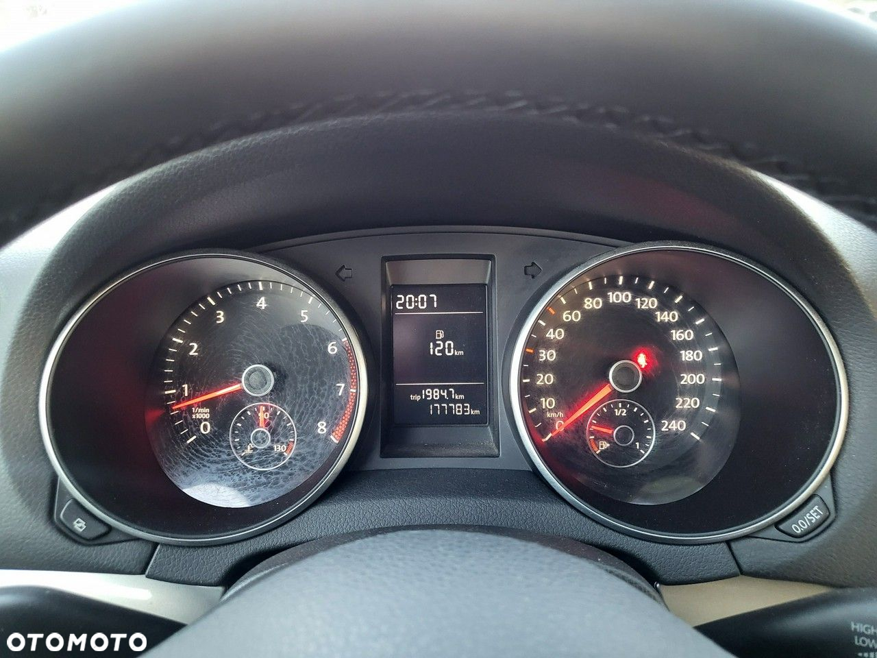 Volkswagen Golf - 33