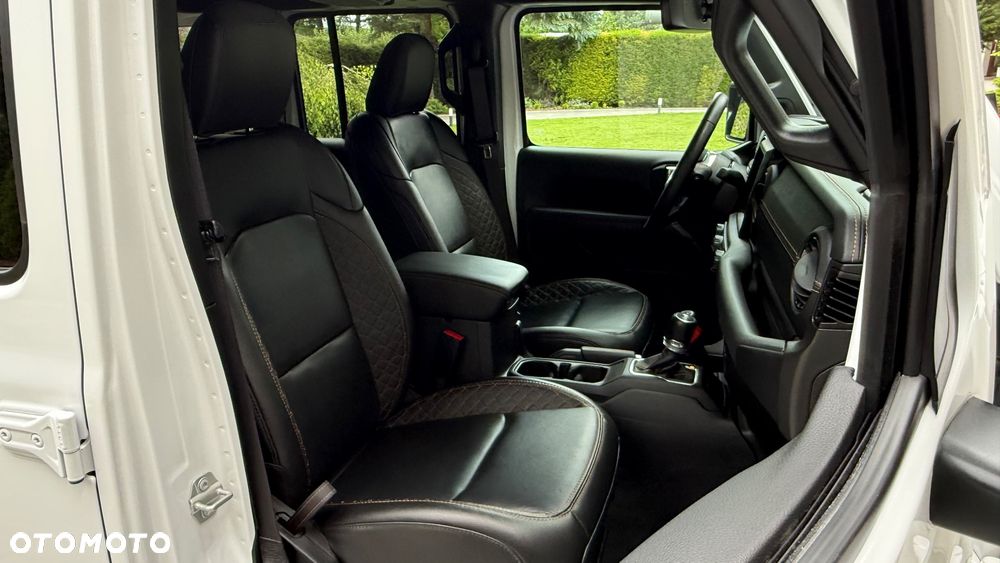Jeep Wrangler - 33