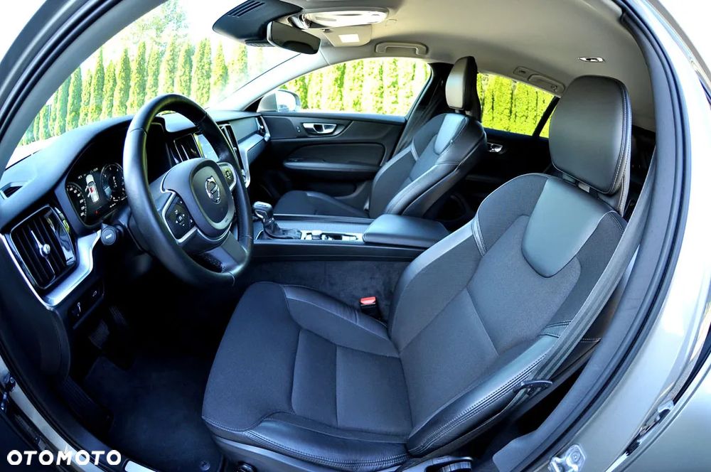 Volvo V60 D4 Momentum Pro - 19