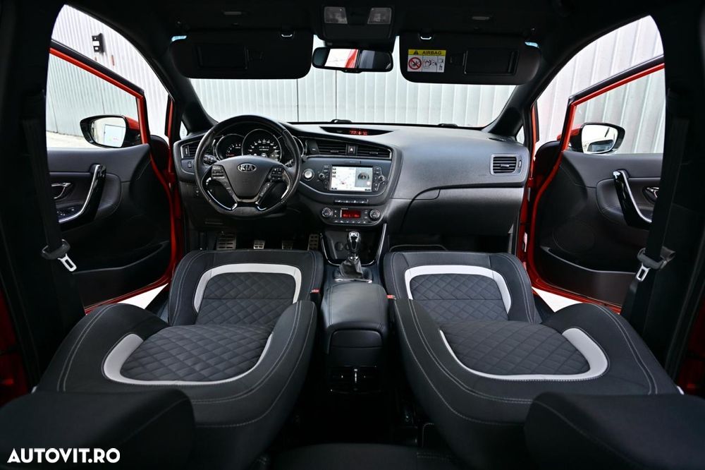 Kia Ceed 1.6 CRDi 136 ISG GT Line - 14