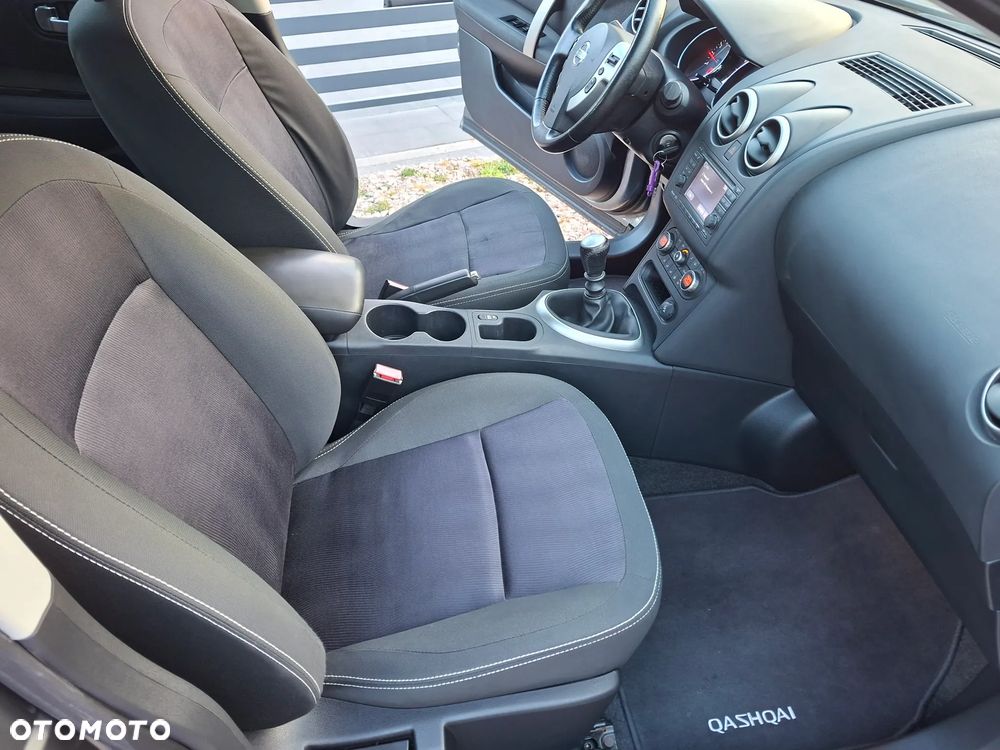Nissan Qashqai - 25