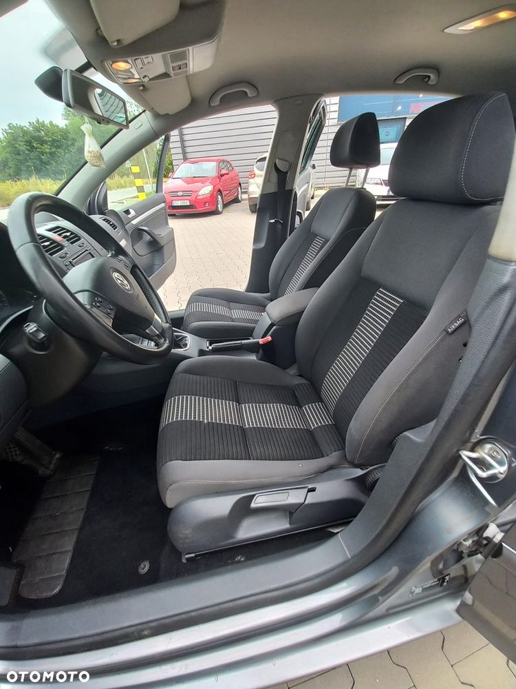 Volkswagen Golf 1.9 TDI DPF United BlueMotion - 28