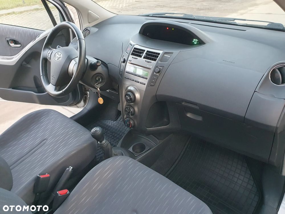 Toyota Yaris 1.33 VVT-i Cool - 11