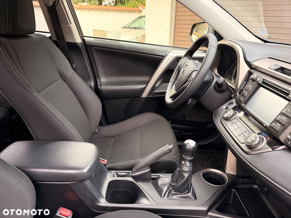 Toyota RAV4 2.0 D-4D Premium - 11