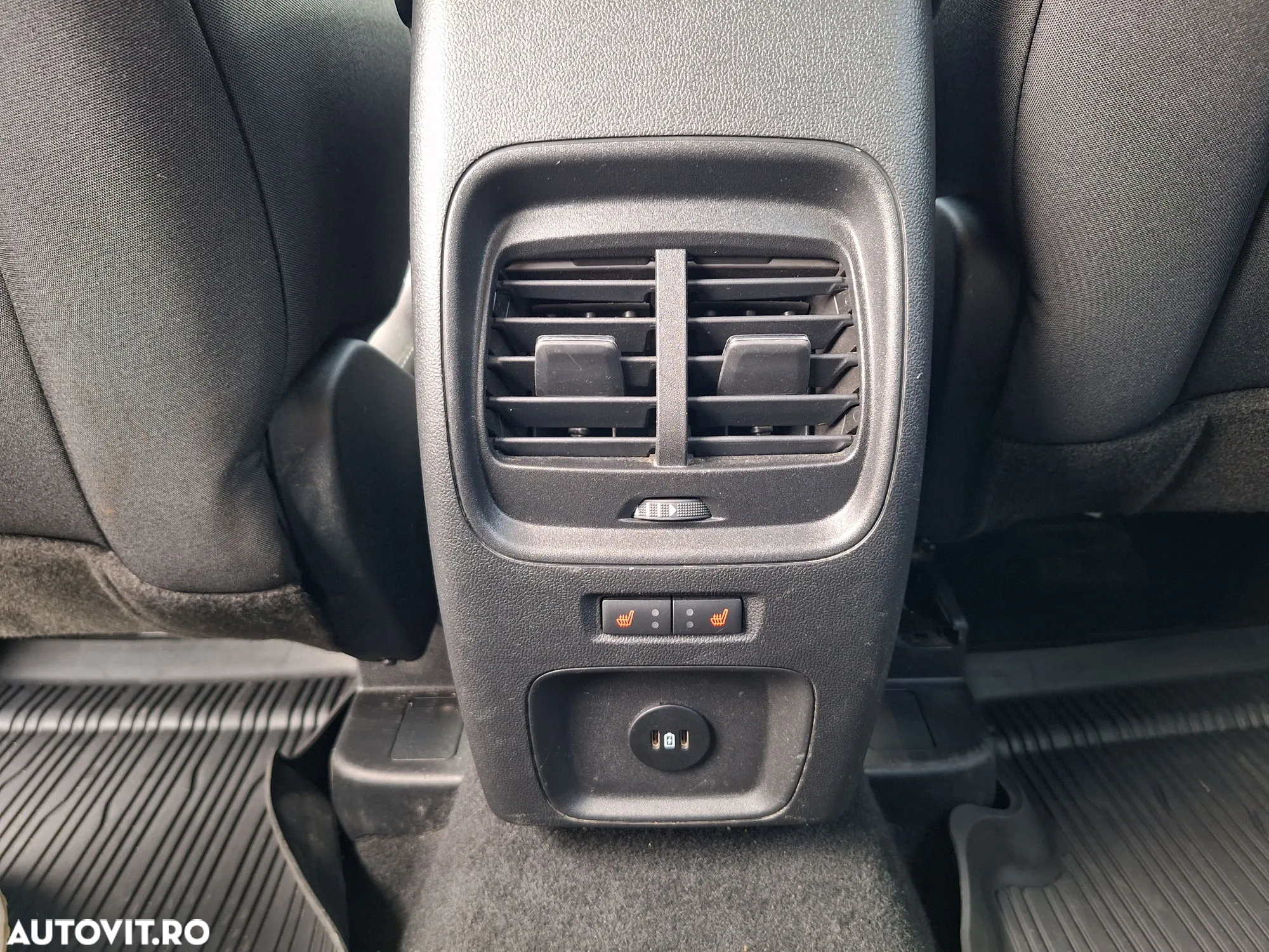 Ford Kuga - 26