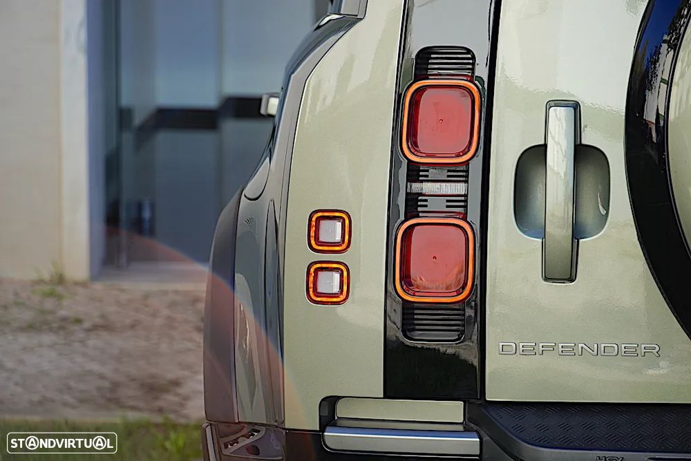 Land Rover Defender 2.0 P400e 110 AWD X-Dynamic SE - 10
