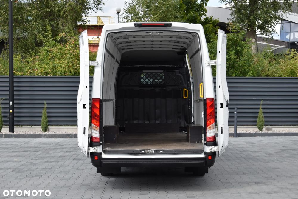 Iveco DAILY MAXI 35S14 / 2.3 - 140 KM / AUTOMAT HI-MATIC / NOWY MODEL / 3 OSOBY / DOSTAWCZE / BLASZAK / KAMERA COFANIA / TEMPOMAT / KLIMA / 2022 / SERWISOWANY / SPROWADZONY Z NIEMIEC - 19