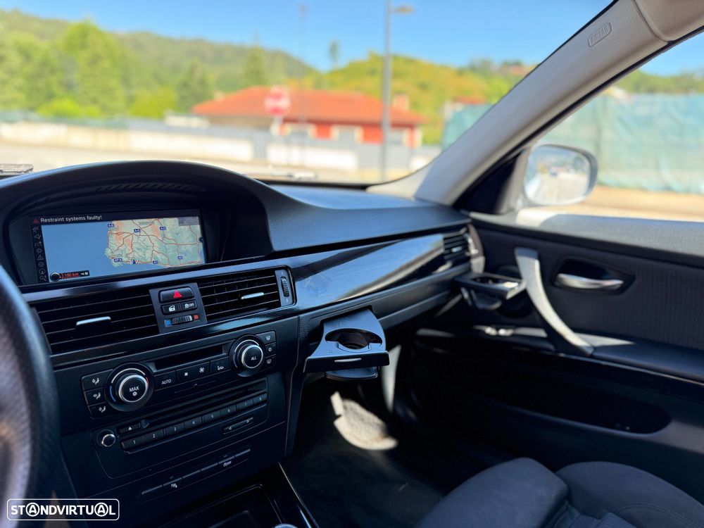BMW 320 d Sport Line - 13