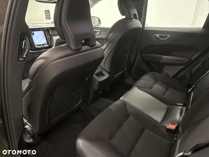Volvo XC 60 D4 Momentum Pro - 22