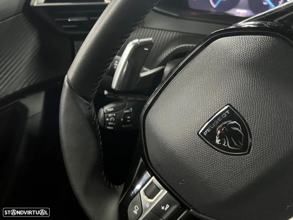 Peugeot 2008 1.2 PureTech Allure Pack EAT8 - 24