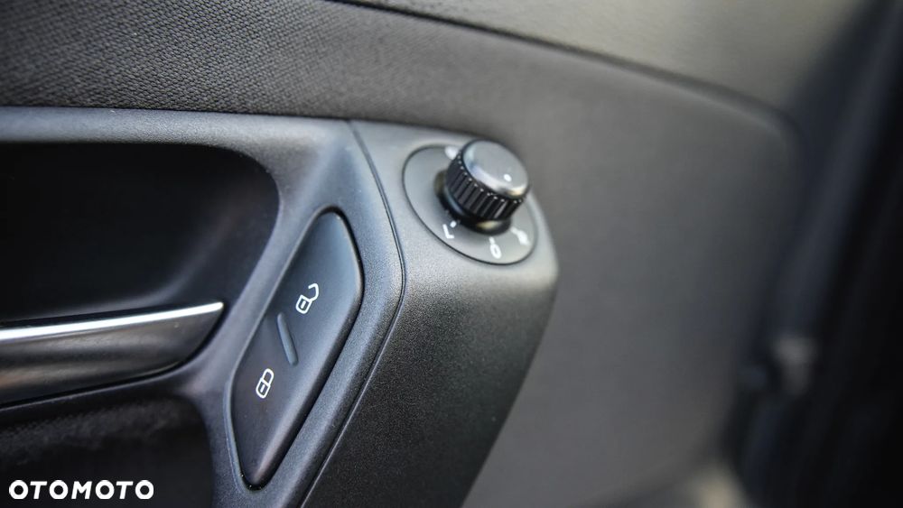 Volkswagen Polo 1.6 TDI Highline - 28