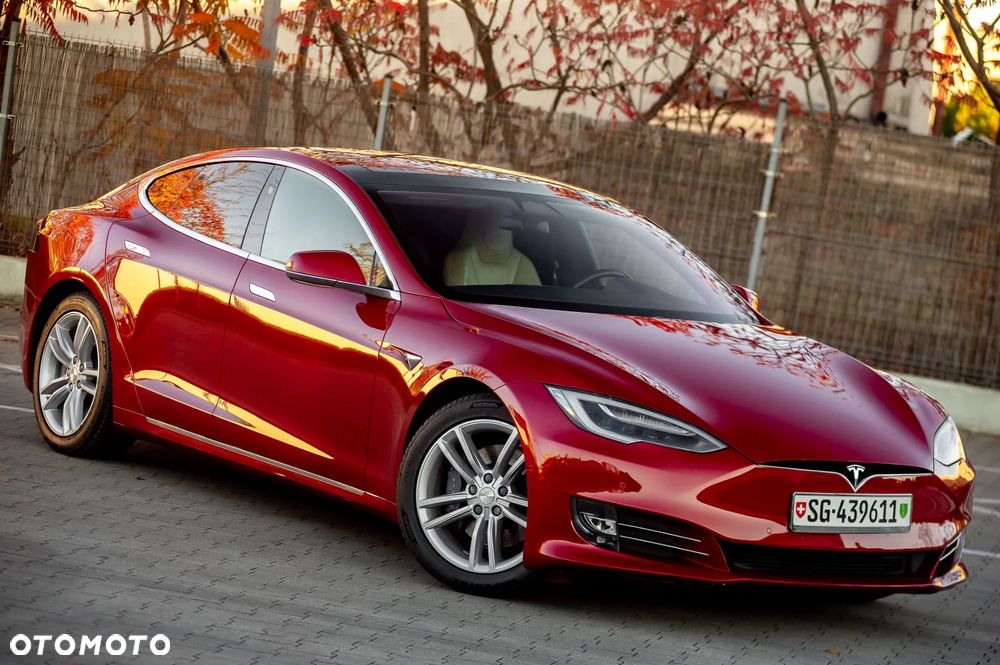Tesla Model S - 4