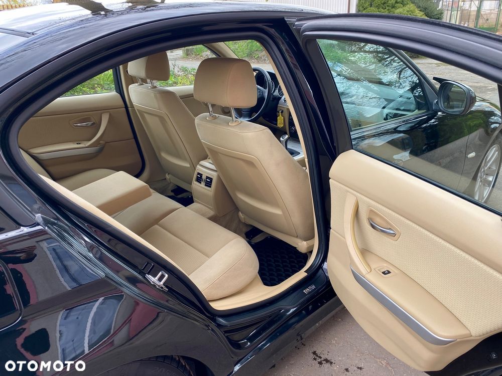 BMW Seria 3 320d - 22