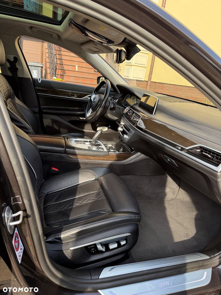 BMW Seria 7 740d xDrive - 23