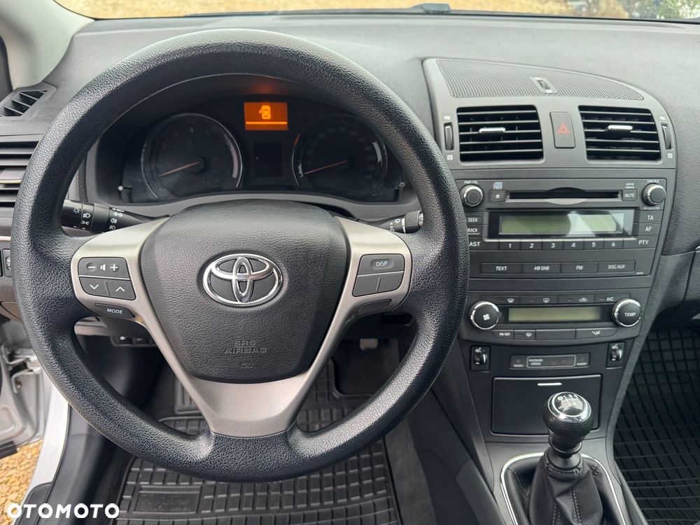 Toyota Avensis 1.6 Comfort - 23