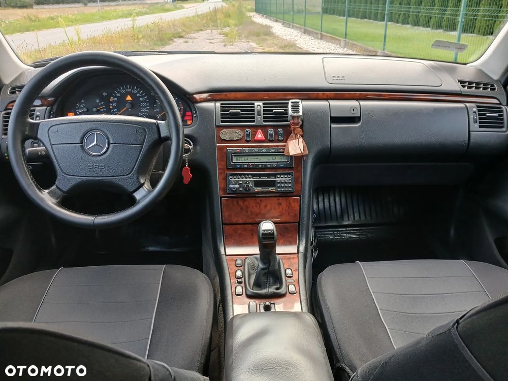 Mercedes-Benz Klasa E 200 CDI Elegance - 18