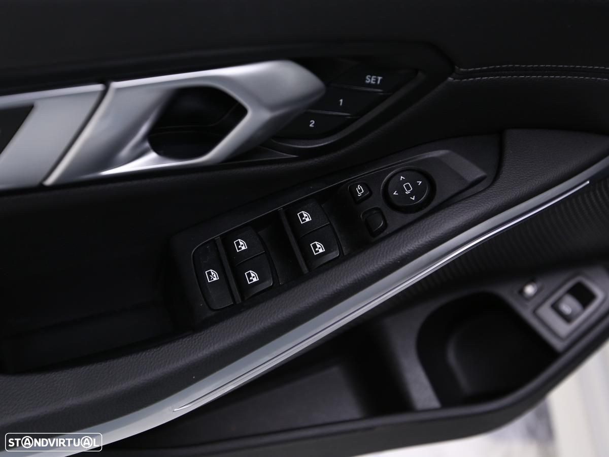 BMW 330 e Touring Pack M Auto - 19