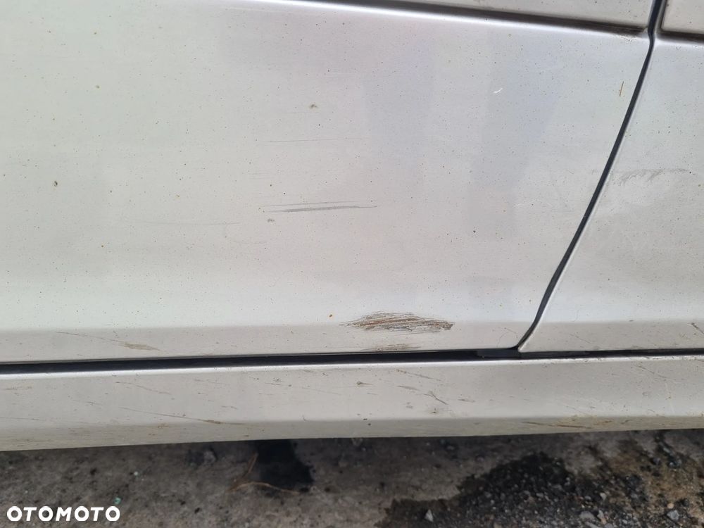 MERCEDES S203 00-04 2002 r. KOMBI C744 drzwi prawy przód prawe przednie * - 4