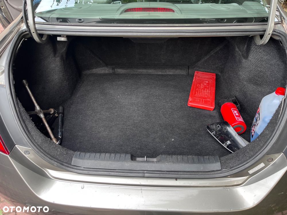 Honda Civic 1.8 LX Coupe - 9