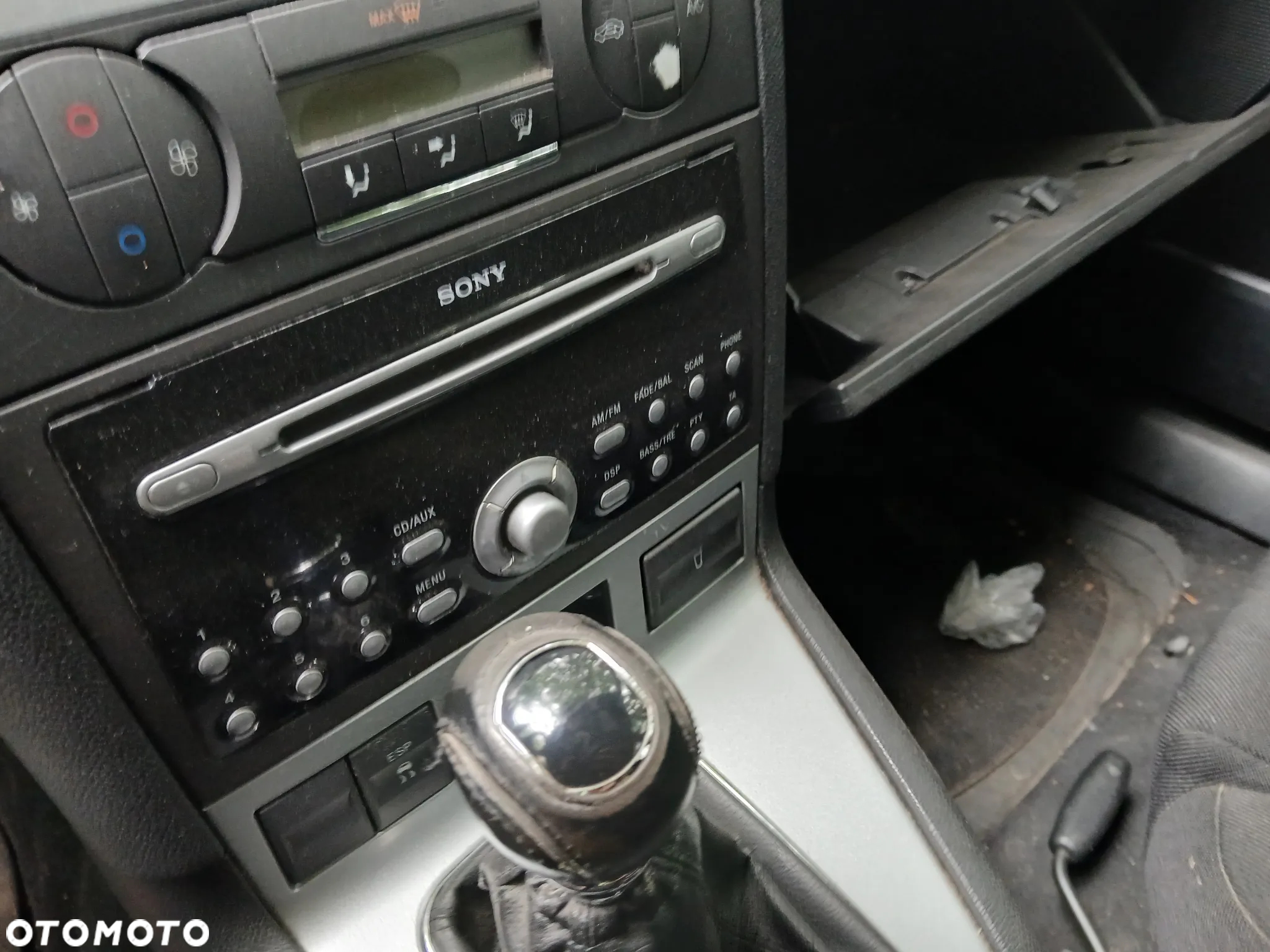 ford mondeo MK3 60 fotel fotele kanapa deska kokpit podsufitka boczek boczki klamka podłokietnik - 8