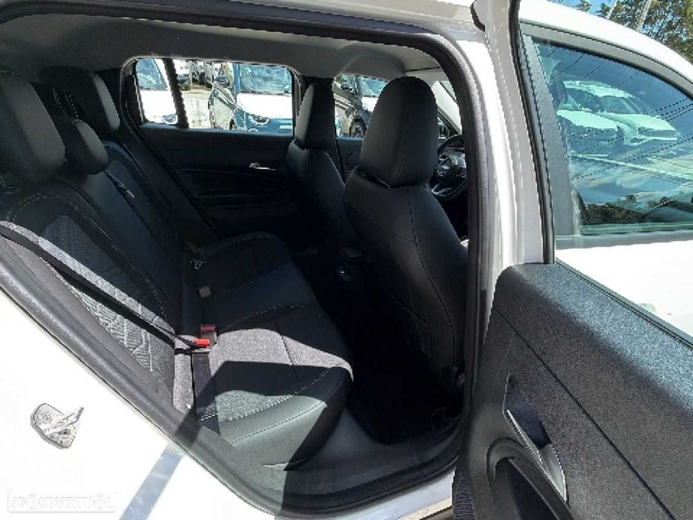 Jeep Avenger 1.2 GSE T3 Altitude - 13