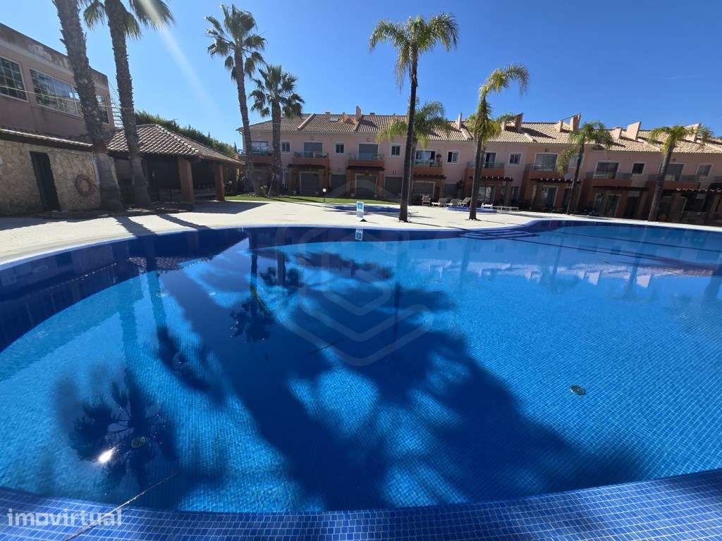Moradia T2 em banda, com piscina e garagem em box, Albufeira, Algarve - Grande imagem: 4/48