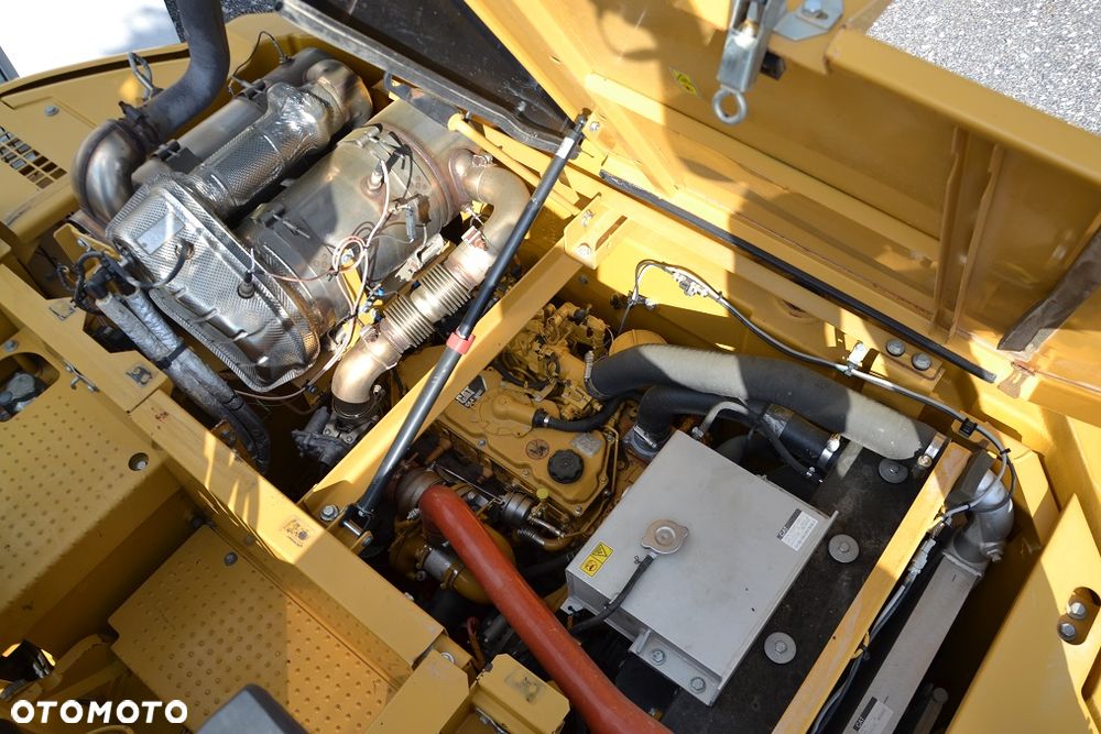 Caterpillar 325 FL - 17