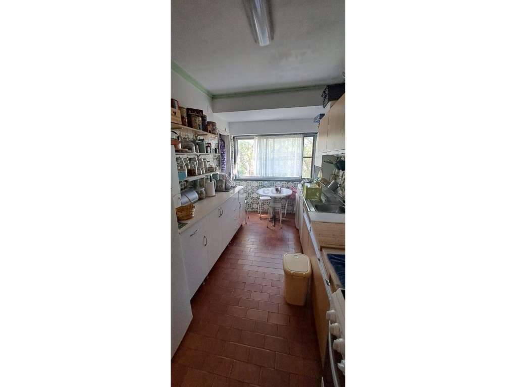 T3 com garagem e arrecadação na Estrada Portela em Carnaxide - Grande imagem: 5/21