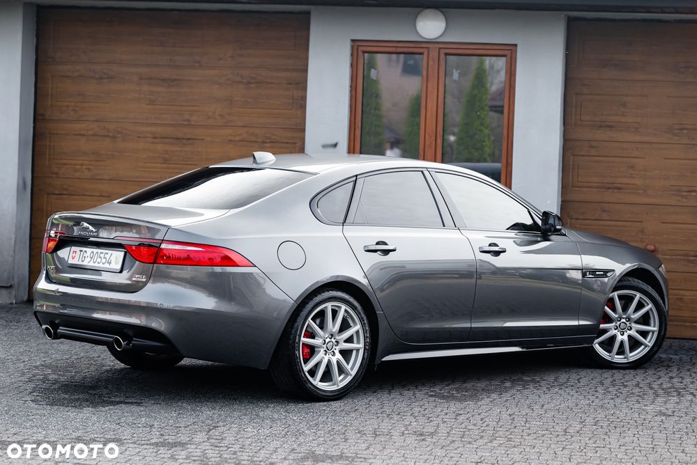 Jaguar XF 35t R-Sport - 11