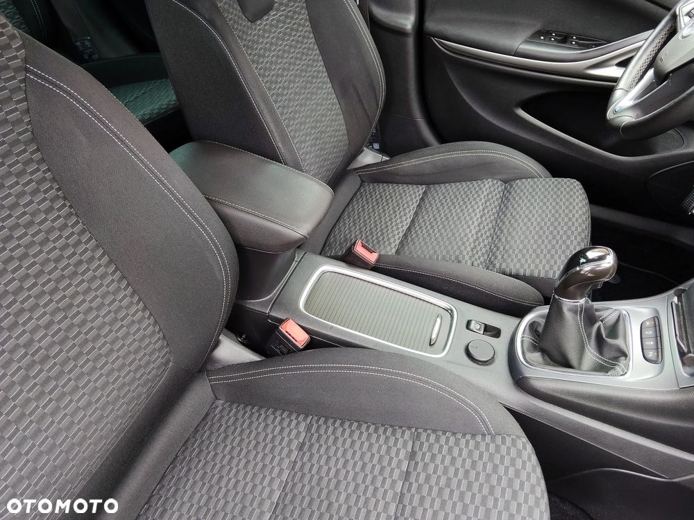 Opel Astra 1.6 D (CDTI) Start/Stop Innovation - 22