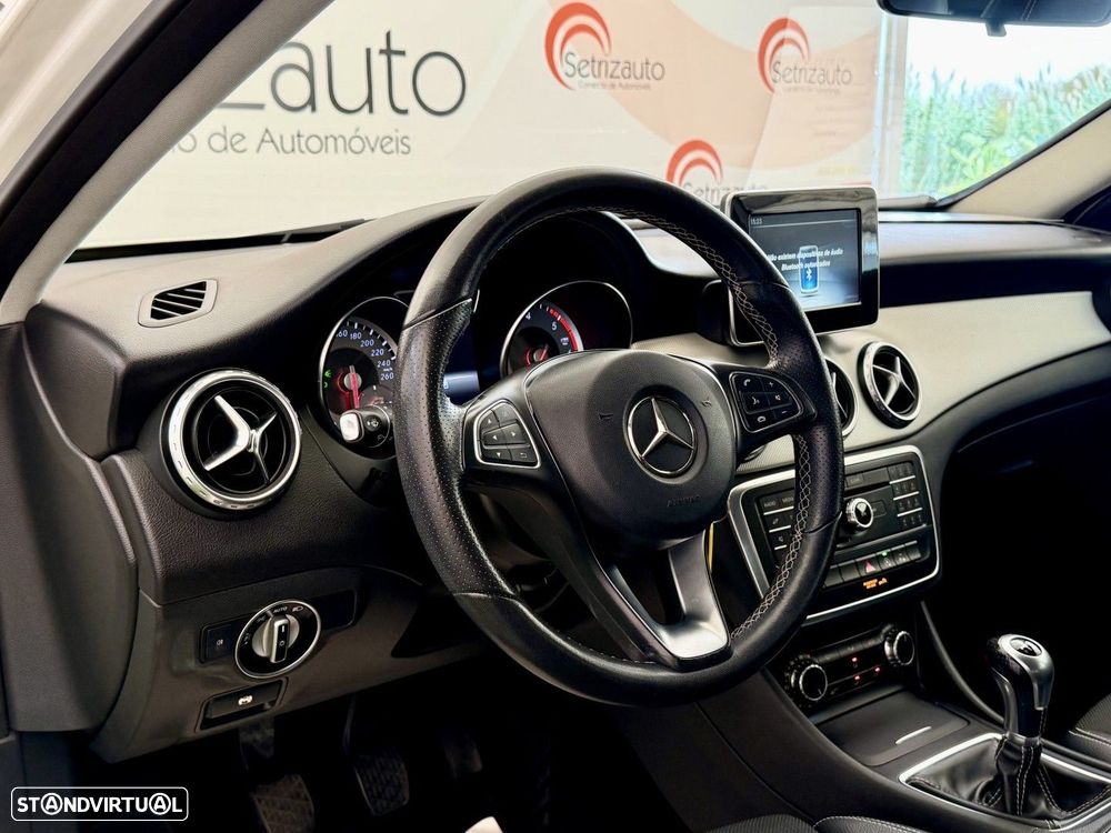 Mercedes-Benz GLA 180 d Urban - 11