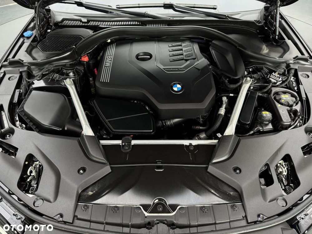BMW Seria 5 520i mHEV - 23