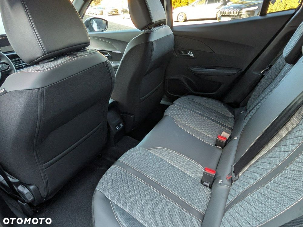 Peugeot 2008 PureTech 100 Allure S&S BVM6 - 17