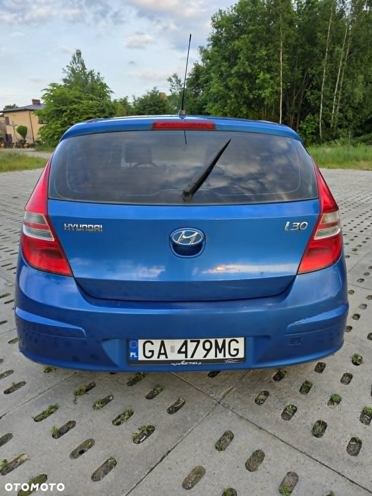 Hyundai i30 1.4 Base + - 8