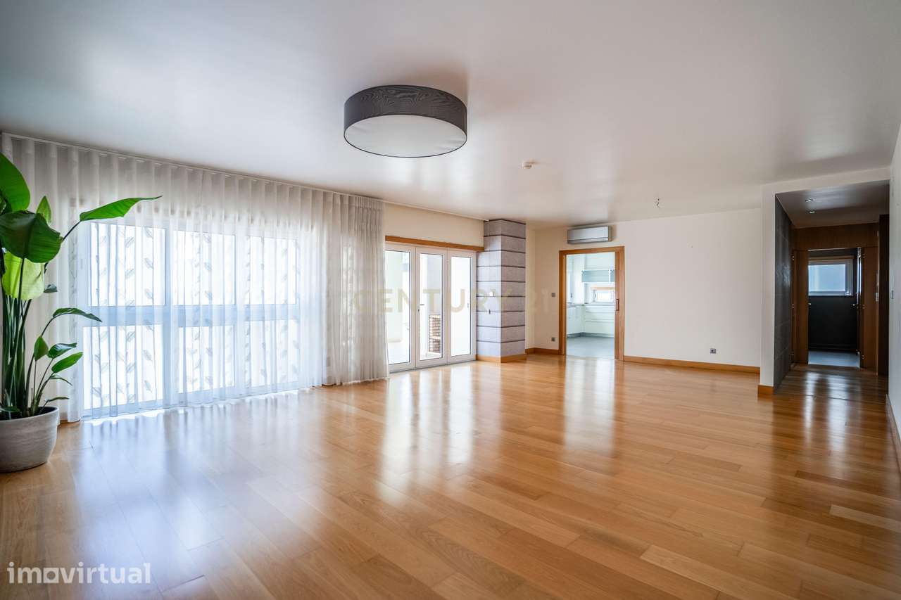 Apartamento T4 Premium com Terraço na Avenida da Independência - Grande imagem: 3/60