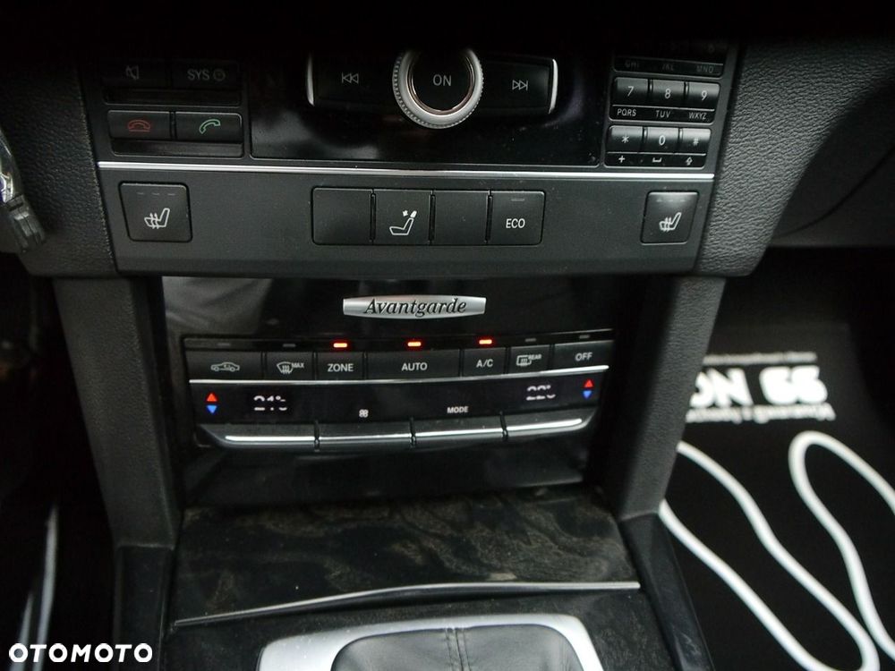 Mercedes-Benz Klasa E 200 CGI BlueEFFICIENCY 7G-TRONIC Avantgarde - 29