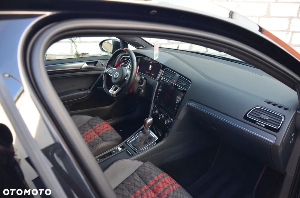 Volkswagen Golf GTI TCR 2.0 TSI OPF DSG - 15