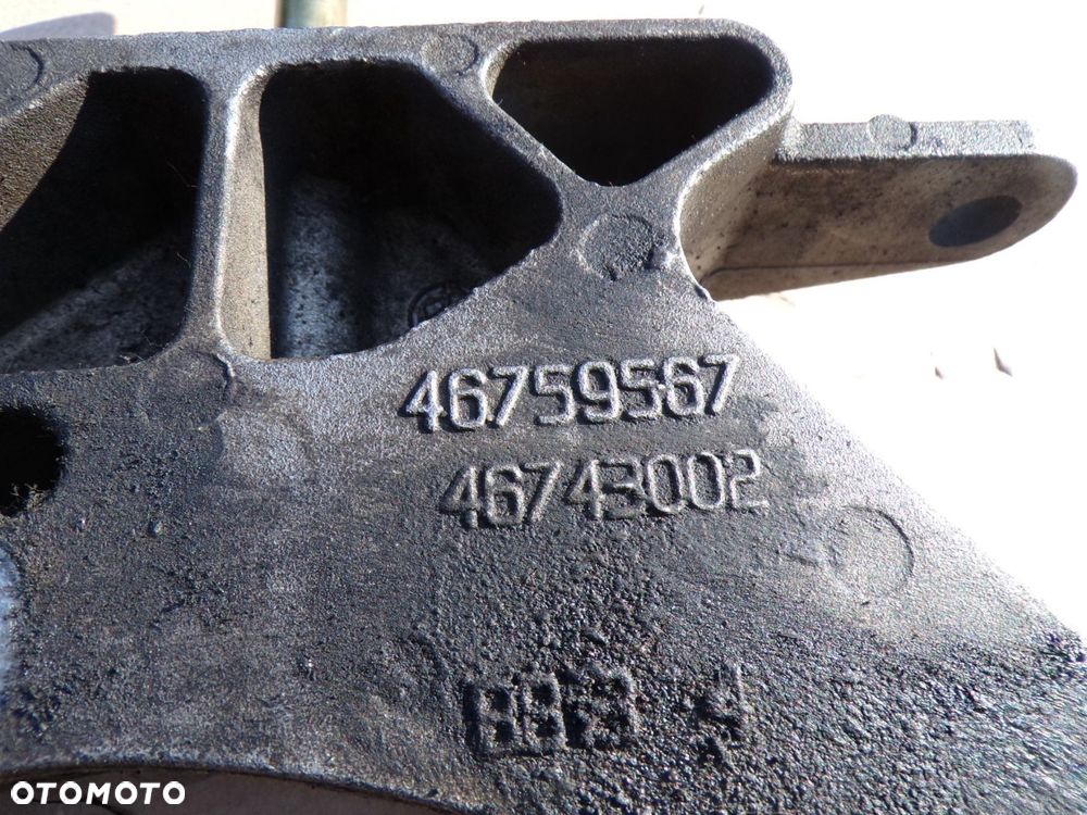 ŁAPA SKRZYNI BIEGÓW FIAT 46759567 - 2