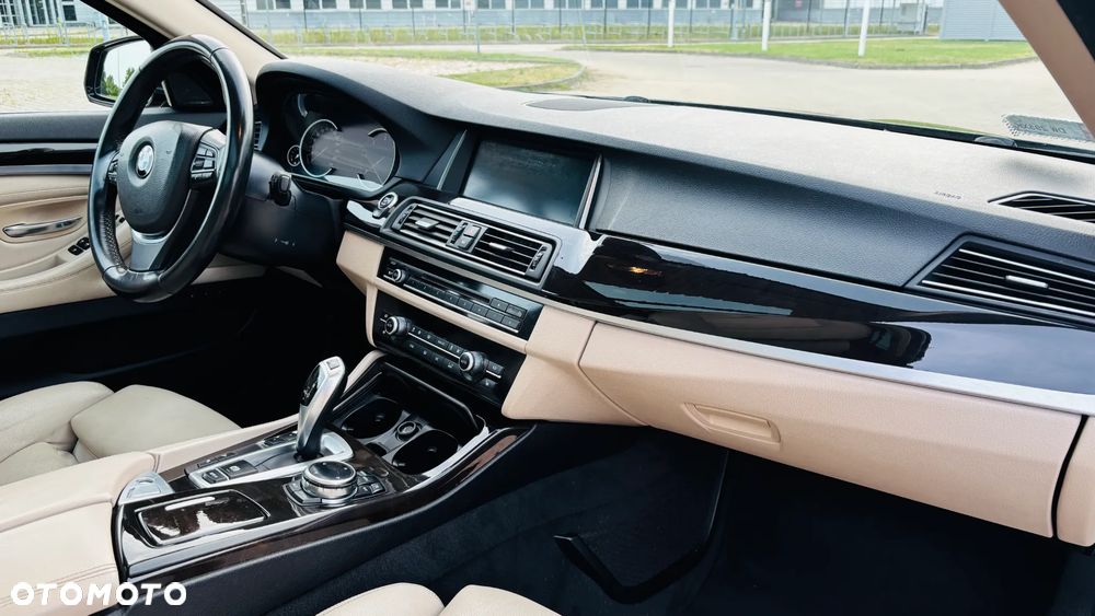 BMW Seria 5 525d xDrive Luxury Line - 10