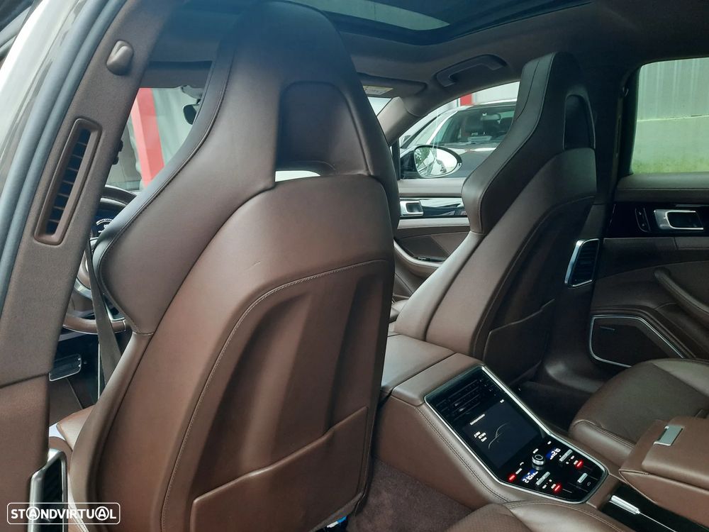Porsche Panamera 4 E-Hybrid - 36