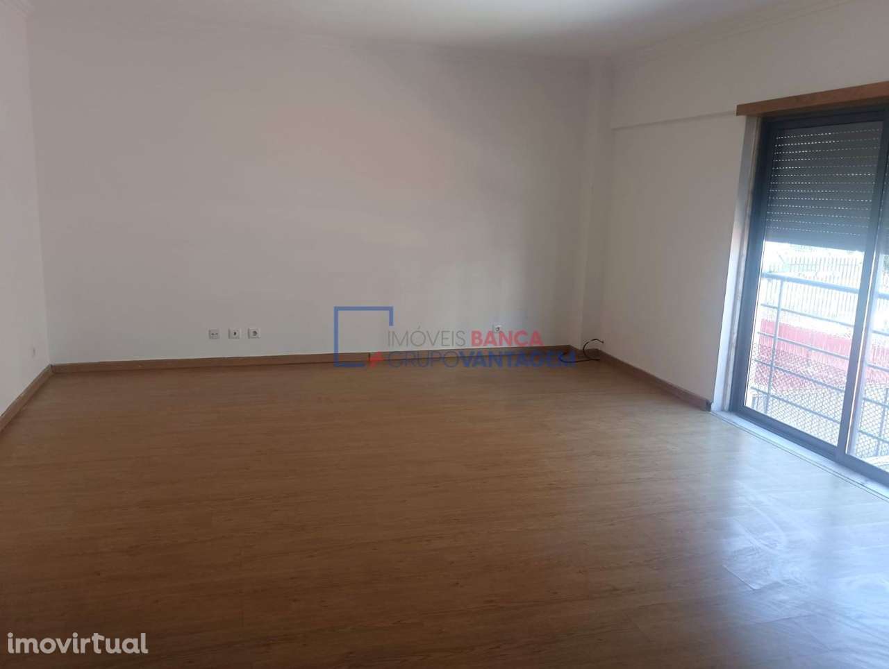 Apartamento T3 com parqueamentos Localizado na Amadora - Grande imagem: 4/30