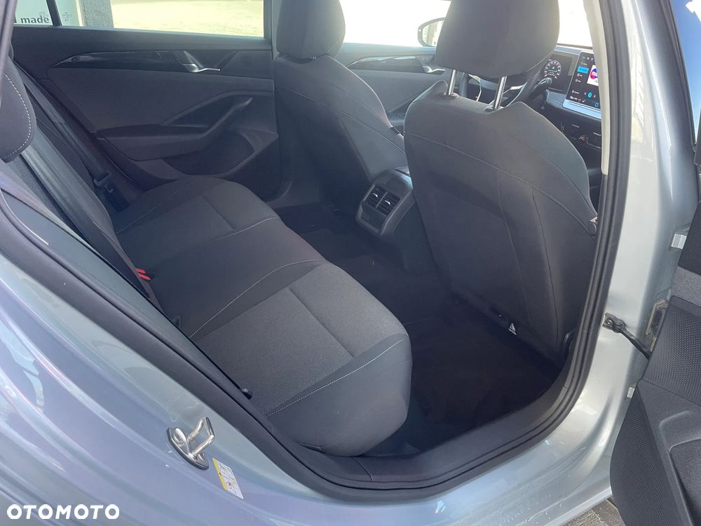 Volkswagen Passat - 11