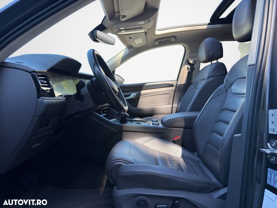 Volkswagen Touareg - 12