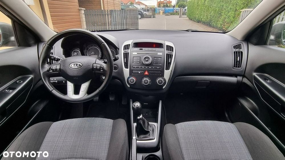 Kia Ceed - 12