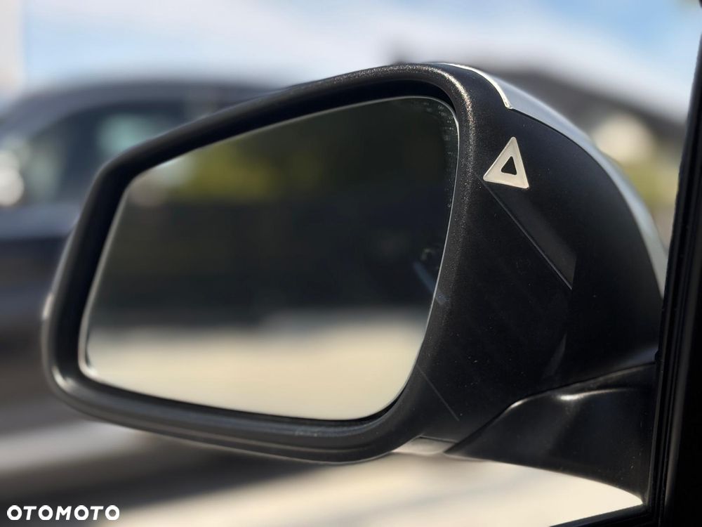 BMW Seria 3 330i Sport Line - 31